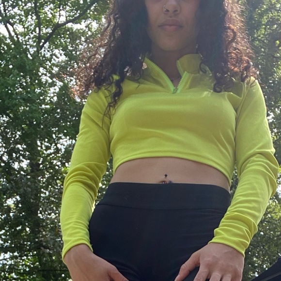 Neon yellow Crop top (IG: OTP FASHION) - Picture 4 of 8